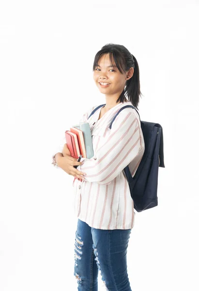 Retrato de jovem asiático tailandês menina estudante segurando livro isolado — Fotografia de Stock
