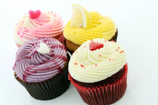 Kleurrijke Cupcakes Een Witte Achtergrond — Stockfoto
