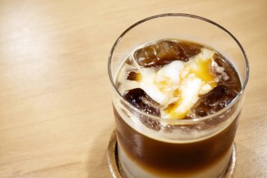 Buz kahve latte Hindistan cevizi