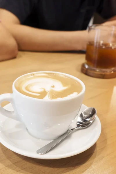 Café Caliente Latte Una Mesa Madera —  Fotos de Stock