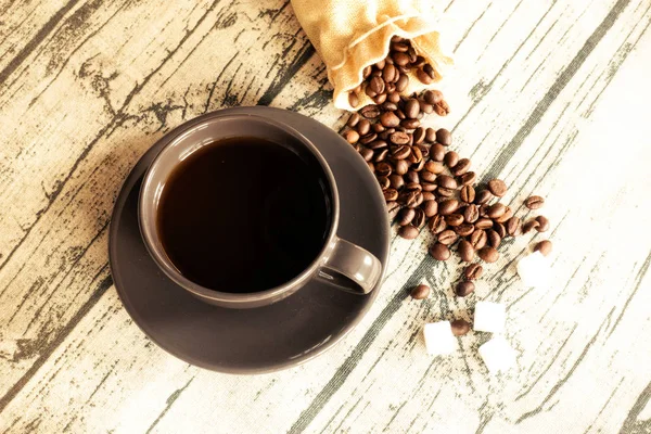 Чашка Кофе Бобами Деревянной Скатерти — стоковое фото