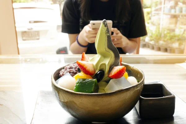 Verde Japonés Helado Sésamo Negro Con Gelatina Fruta —  Fotos de Stock