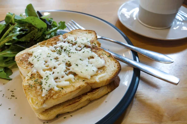 Bacon Cheese Sandwich Dengan Hot Coffee — Stok Foto