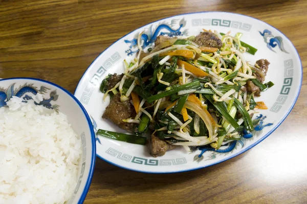 豚のレバーと野菜炒め中華風 — ストック写真