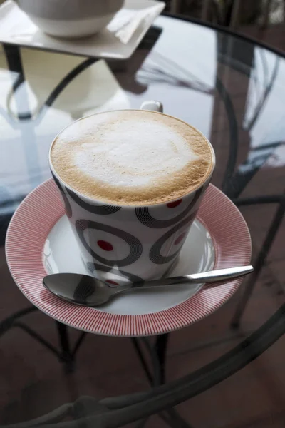 Café Caliente Sobre Mesa Vidrio — Foto de Stock