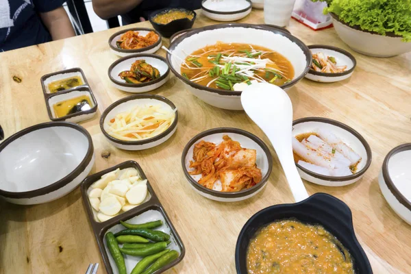 Koreanischer Grill Mit Beilage — Stockfoto
