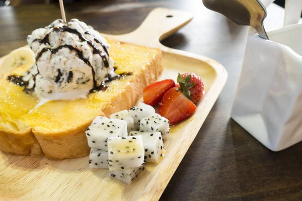 Manteiga Pão Com Sorvete Fruta — Fotografia de Stock
