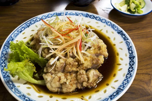 Frango Frito Com Molho Estilo Chinês — Fotografia de Stock