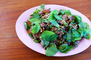 Domuz pirzolası baharatlı Tayland ile                               