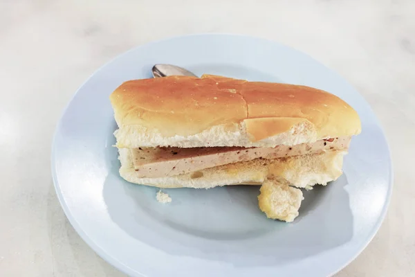 テーブルの上のベトナムのポーク サンドイッチ — ストック写真