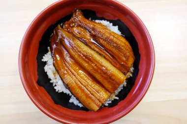 Japonya'da pirinç ızgara yılan balığı.                               