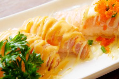 Suşi somon popüler Japon gıda