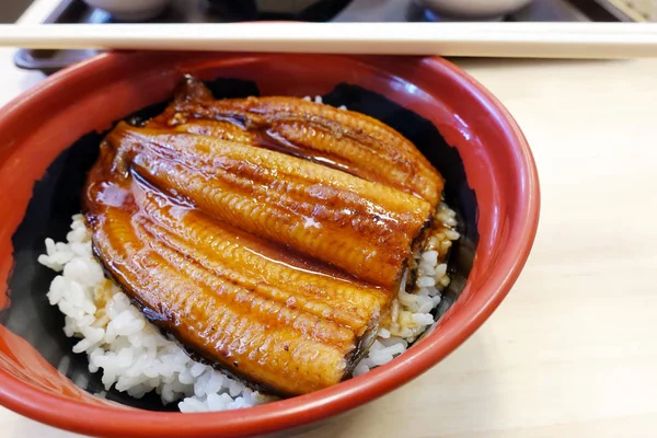 Смаженого Вугра Рис Японії — стокове фото