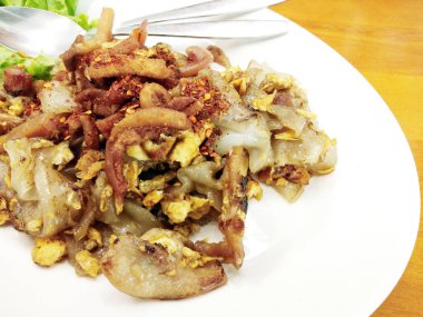 Tavuk şehriye kızarmış kalamar