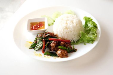 Kızarmış domuz eti köri pirinç