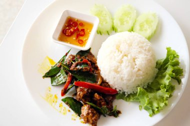 Kızarmış domuz eti köri pirinç