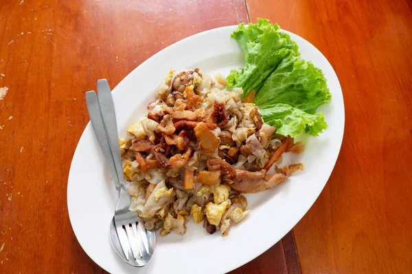 Thailands Gebratene Nudeln Mit Schweinefleisch — Stockfoto