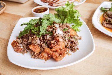 Tayland Baharatlı kıyılmış ördek