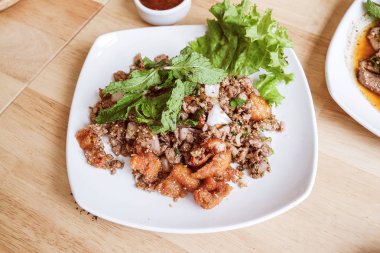 Tayland Baharatlı kıyılmış ördek