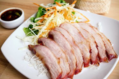 Baharatlı Tay soslu ızgara domuz