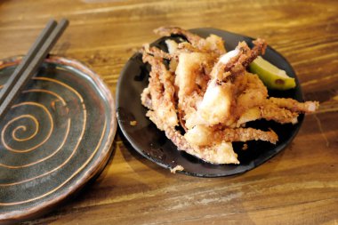 Japon kızarmış kalamar tentacles