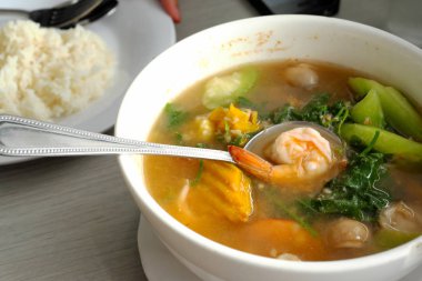 Tayland sebzeli Karides Curry.