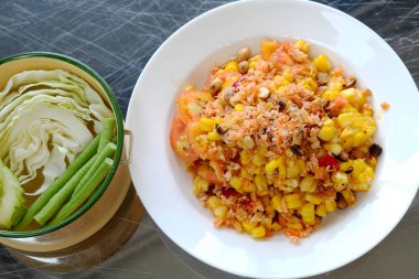 Tayland Baharatlı Mısır salata