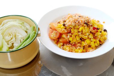 Tayland Baharatlı Mısır salata