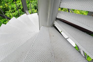 Metal spiral merdivenler