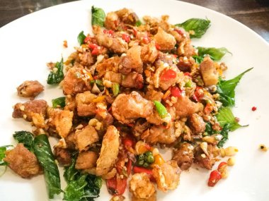 Tayland Baharatlı gevrek domuz eti