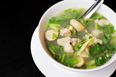 Tayland'da haşlanmış baharatlı domuz eti