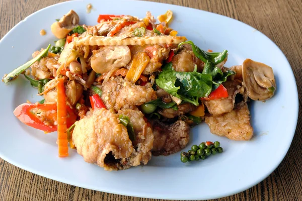 Würzig Gebratene Fischfilets Mit Kräutern — Stockfoto