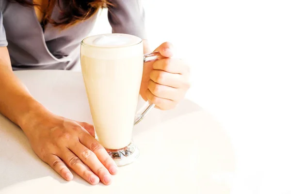 Tazza Latte Caldo Mano — Foto Stock