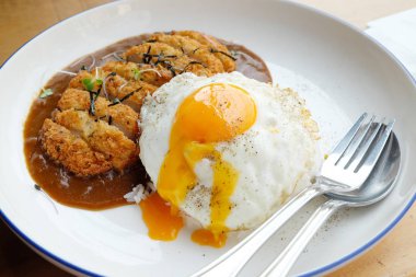 Lezzetli tavuk Katsu köri