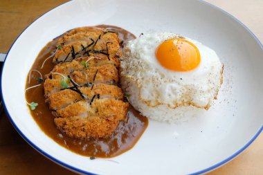 Lezzetli tavuk Katsu köri