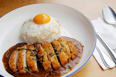 Lezzetli tavuk Katsu köri