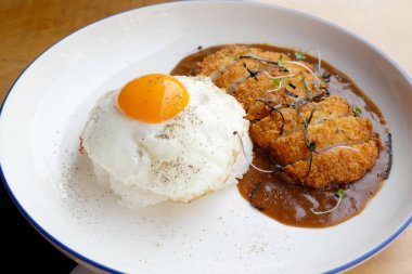 Lezzetli tavuk Katsu köri