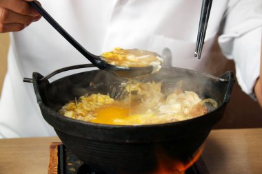 Çıtır çıtır kızarmış domuz eti güveç Japonca.