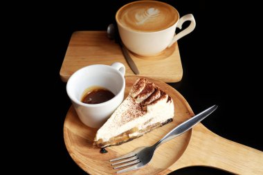 Kahve ile tatlı banoffee pasta.