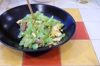 Japon tarzı kızarmış yumurta kabak