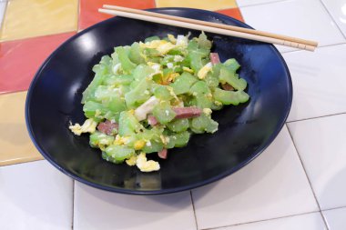 Japon tarzı kızarmış yumurta kabak