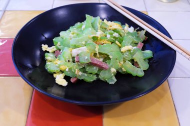 Japon tarzı kızarmış yumurta kabak