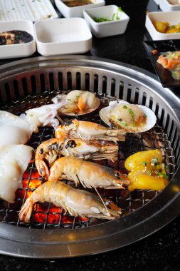 Korece tarzı ızgara deniz ürünleri