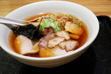 lezzetli Japon ramen, görünümü kadar yakın