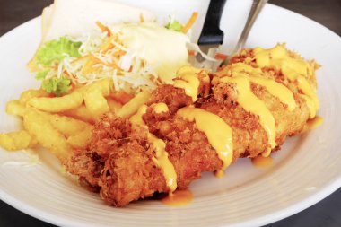 Jambon ve peynir rulo kızarmış