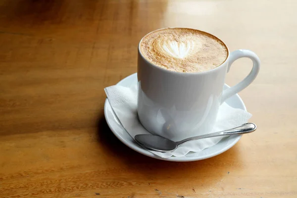 Latte Caliente Sobre Una Mesa Madera — Foto de Stock