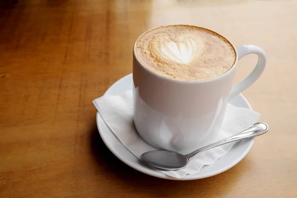 Latte Caliente Sobre Una Mesa Madera — Foto de Stock