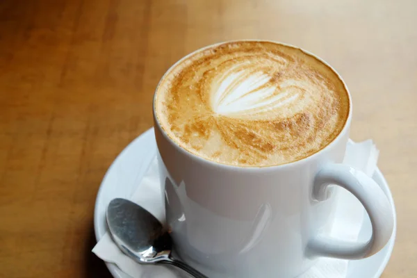 Latte Caliente Sobre Una Mesa Madera — Foto de Stock