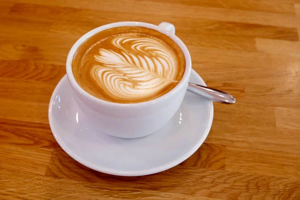 Latte Cup Kunst Auf Einem Holztisch — Stockfoto