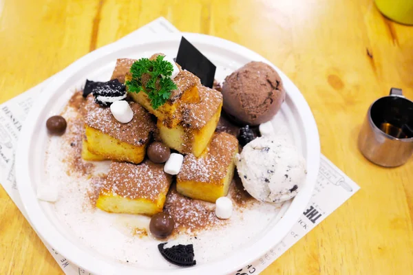 아이스크림 달콤한 케이크 — 스톡 사진